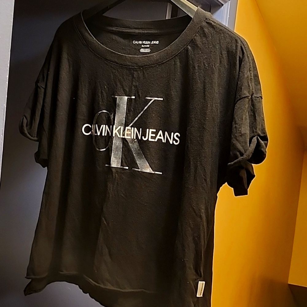 Calvin Klein cropped shirt